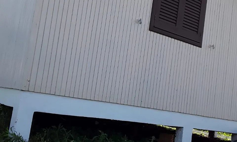 Casa Em Quarta Linha...