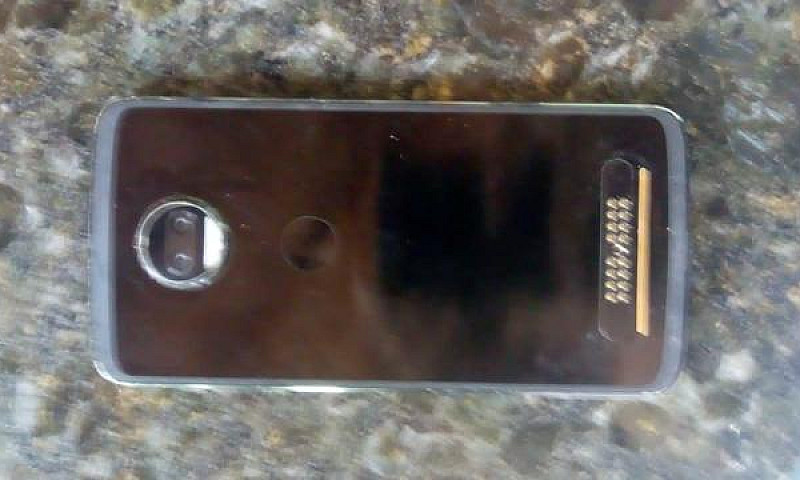 Moto Z2 Force...