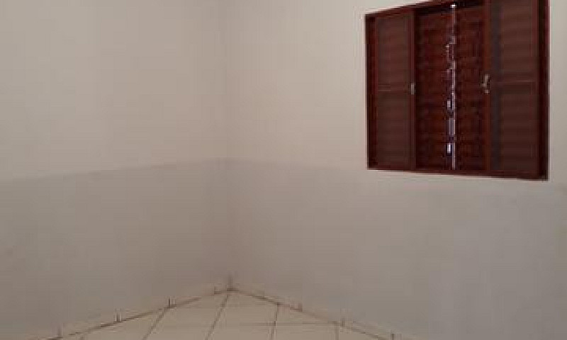 Aluga -Se Casa Santa...