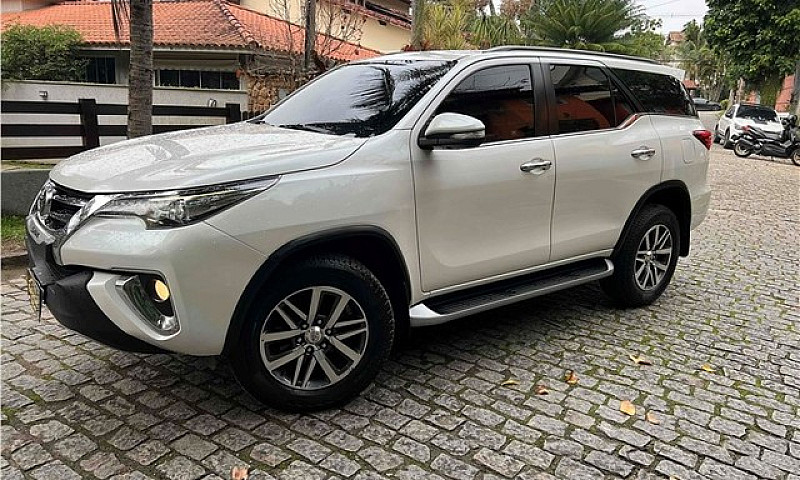 Toyota Hilux Sw4 201...