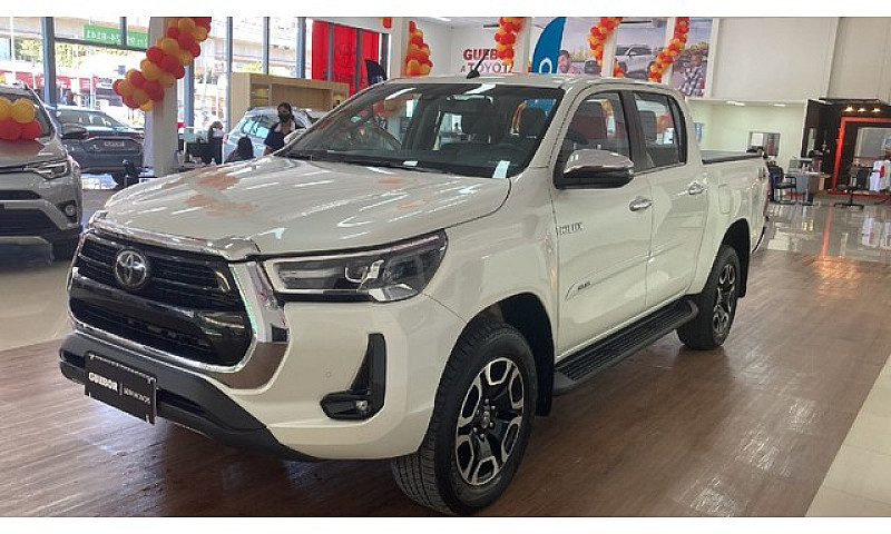 Toyota Hilux 2.8 Srx...