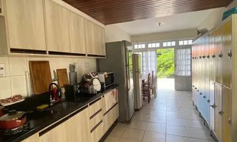 Alugo Quarto Feminin...