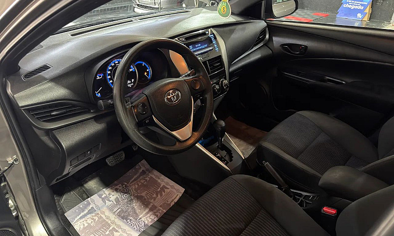 Toyota Yaris Live 1....