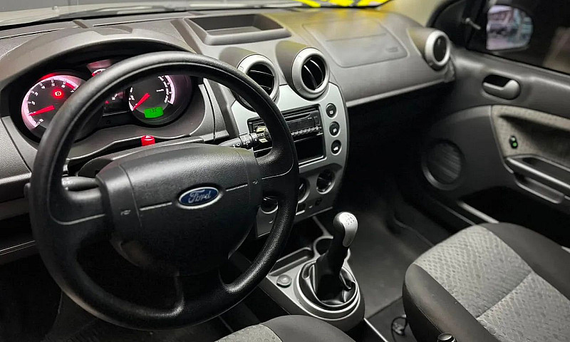 Ford Fiesta Sed. 1.6...