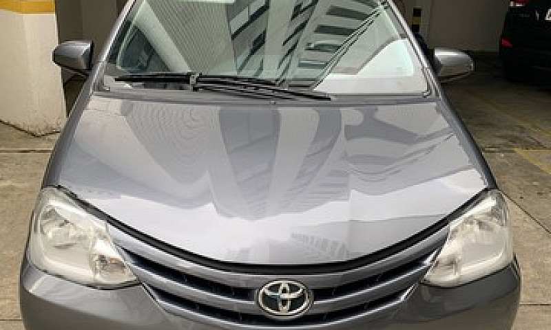 Carro  Etios Hatch X...