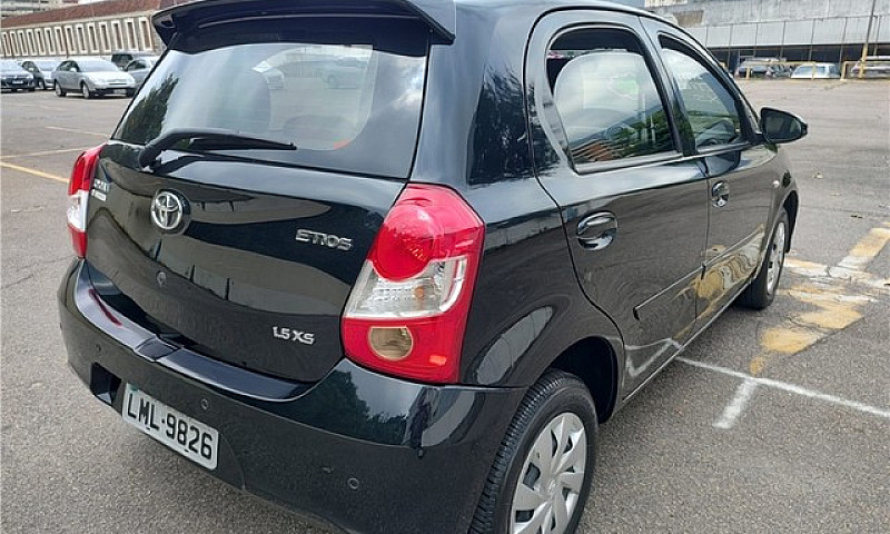 Toyota Etios 2018 1....