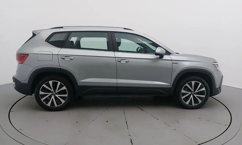 Volkswagen Taos 2023...
