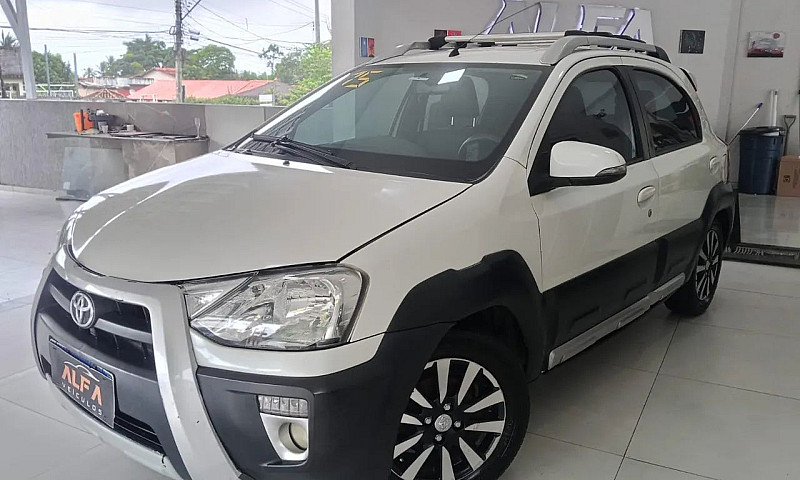 Toyota Etios Cross 1...