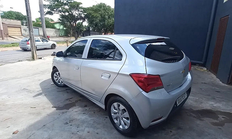 Chevrolet Onix Hatch...