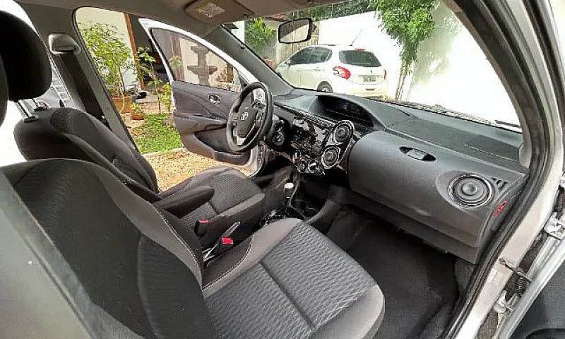 Toyota Etios Xs Seda...