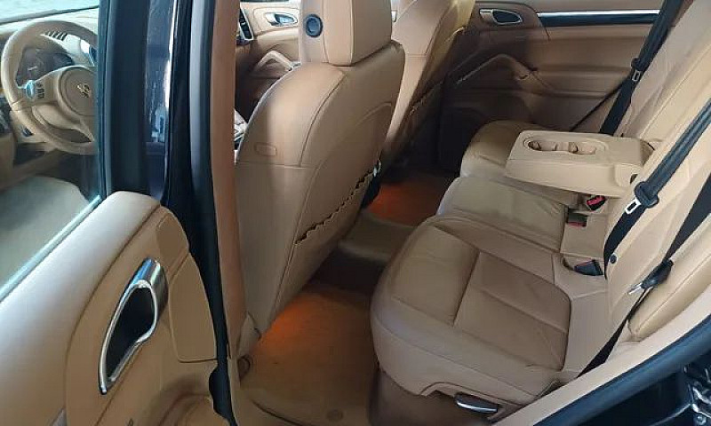 Porsche Cayenne 2013...