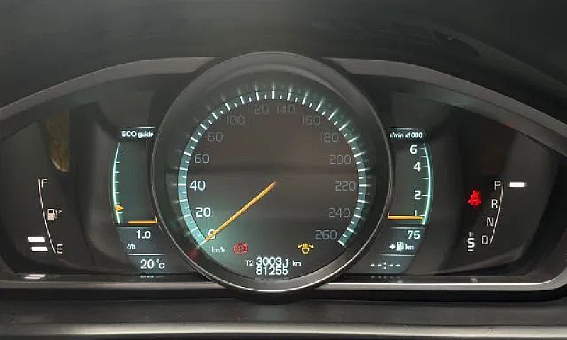 Volvo V40 T-5 R-Desi...