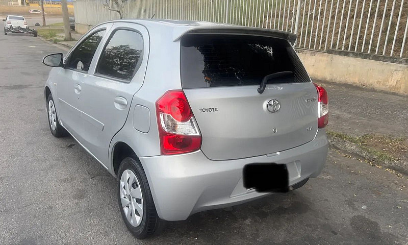 Toyota Etios X 1.3 F...