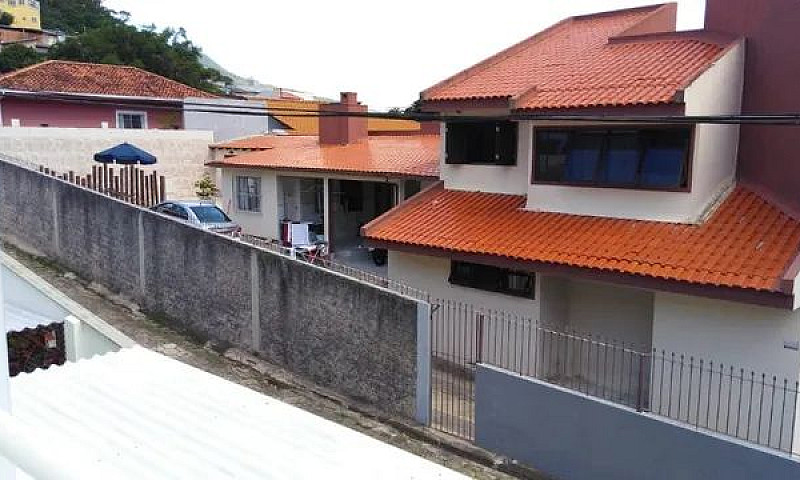 Linda E Ampla Casa C...