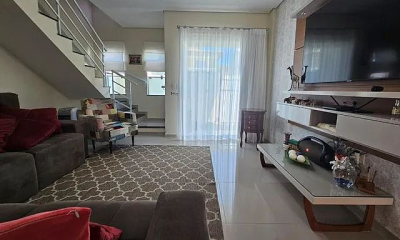 Casa Com 2 Dormitóri...