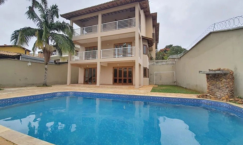 Casa Com 4 Dormitóri...