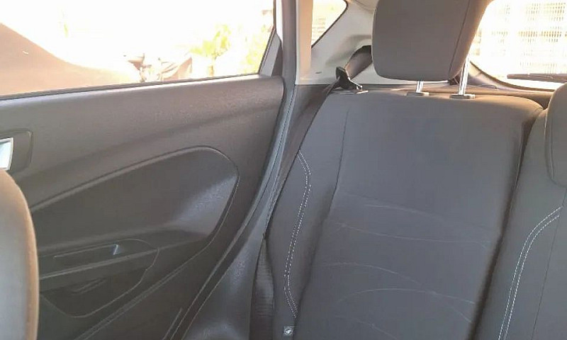 Ford Fiesta Se 1.6 1...