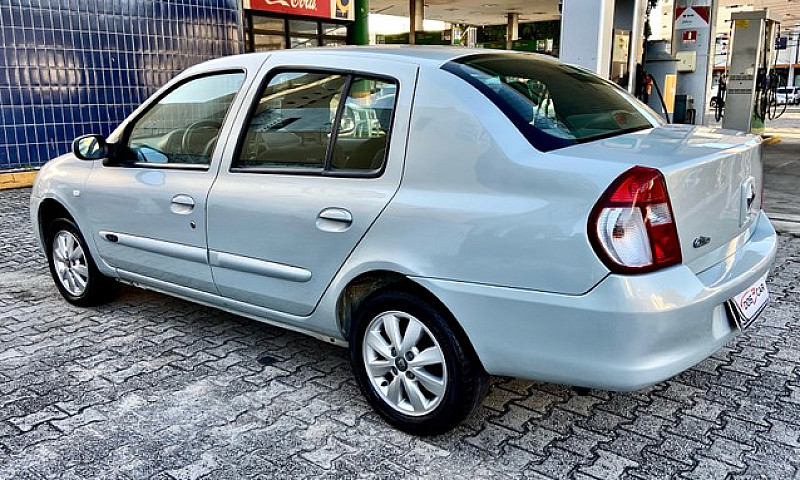 Clio Sedan 1.6 Top D...