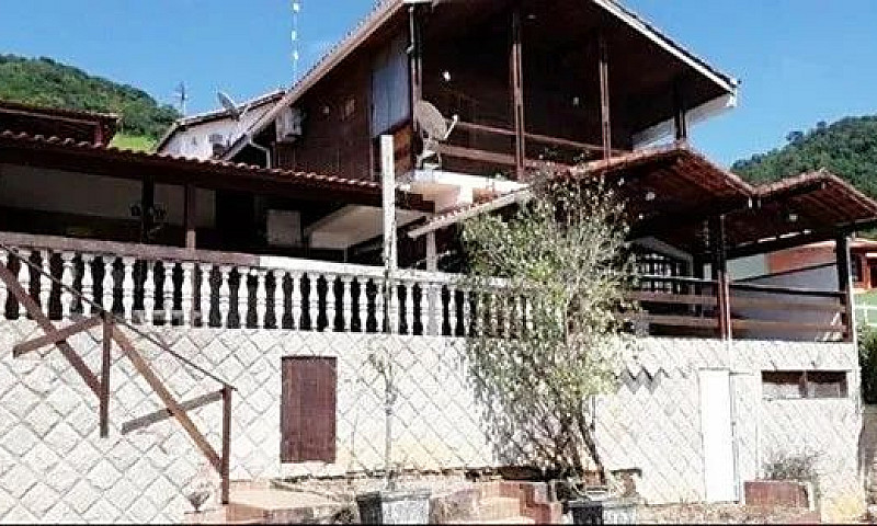 Casa Com Piscina Alu...
