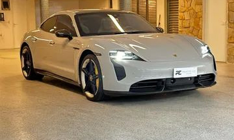 Porsche Taycan Turbo...