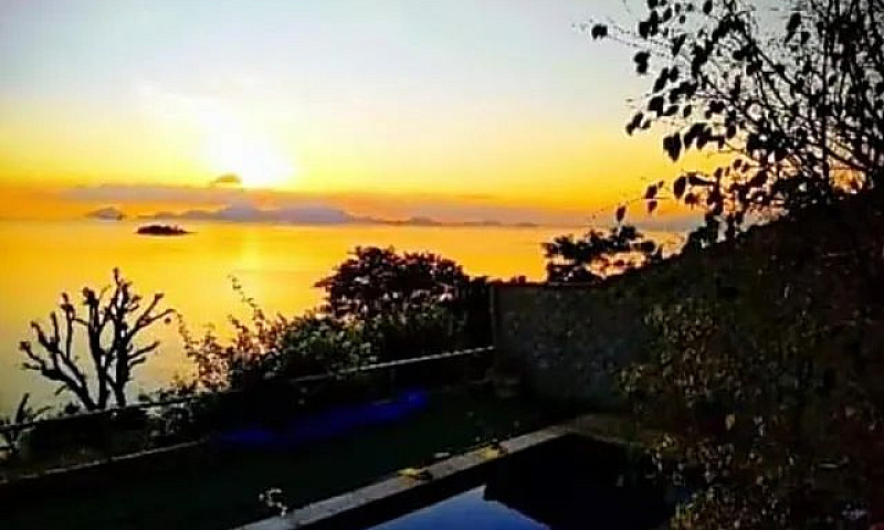 Casa Com Piscina Alu...
