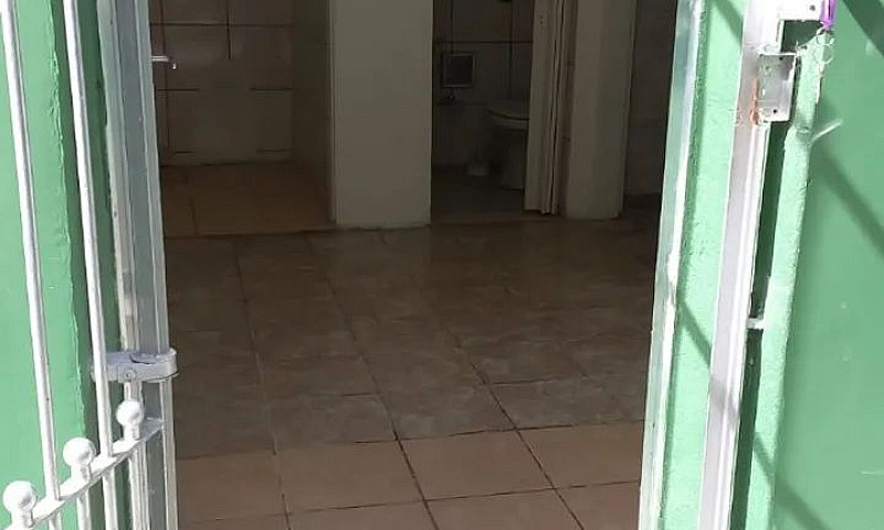 Aluga-Se Casa Quarto...