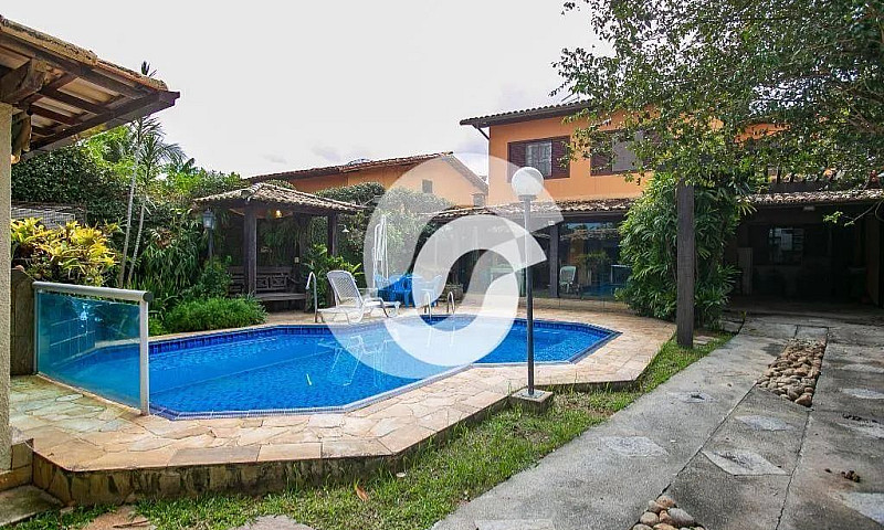 Casa Com 4 Dormitóri...