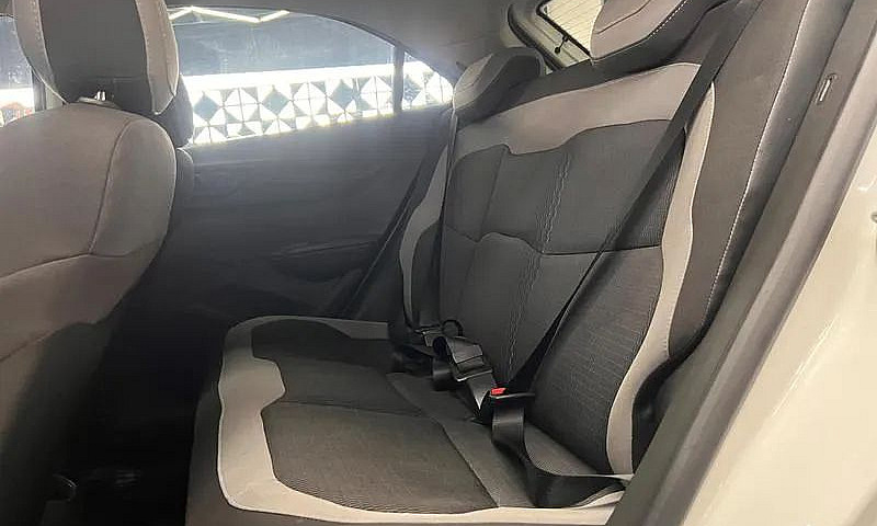 Chevrolet Onix Hatch...