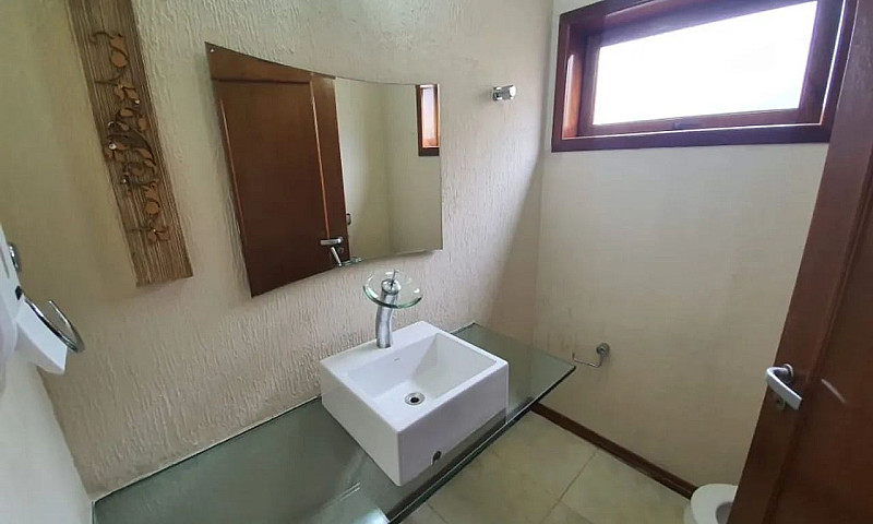 Casa Com 4 Dormitóri...