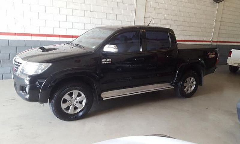 Toyota Hilux Srv 4X4...