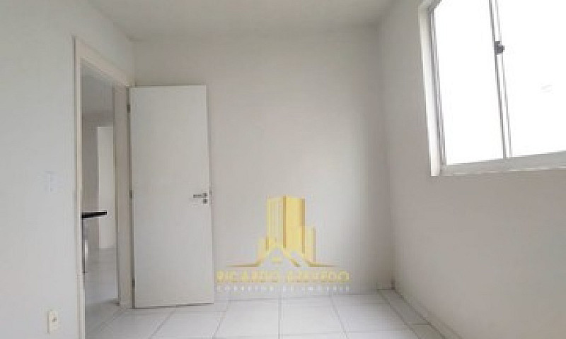 Apto Com 02 Quartos ...