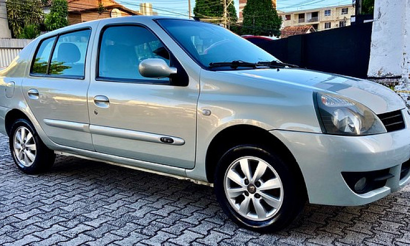 Clio Sedan 1.6 Top D...