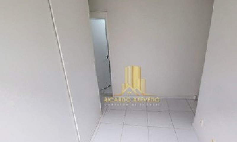 Apto Com 02 Quartos ...