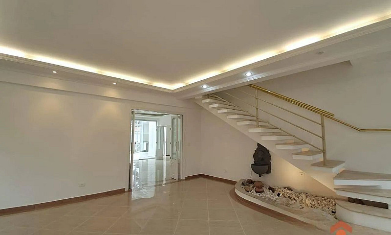 Casa Com 4 Dormitóri...