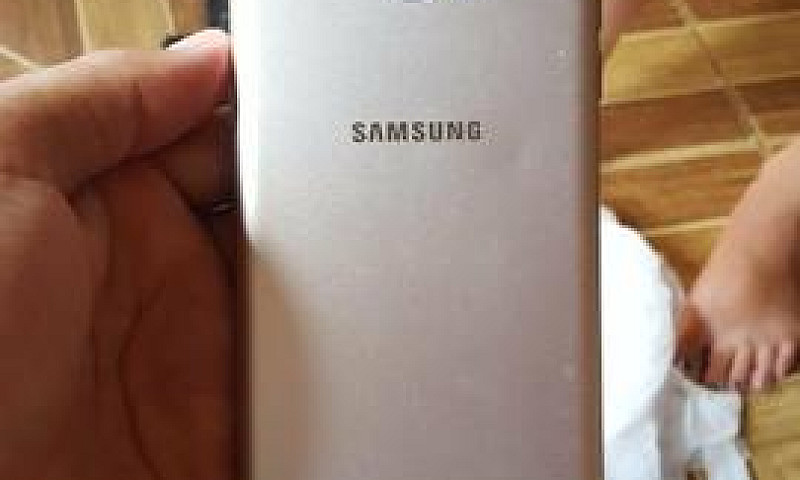 Vendo J7...