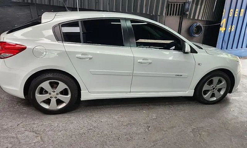 Cruze Hacth Automati...