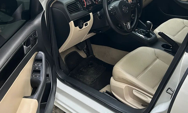 Volkswagen Jetta Com...