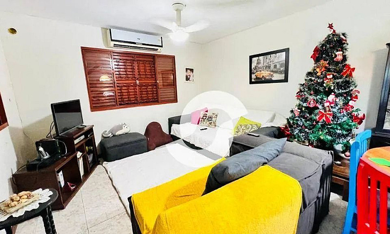 Casa Com 4 Dormitóri...