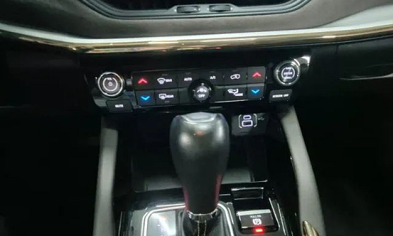 Jeep Commander Overl...
