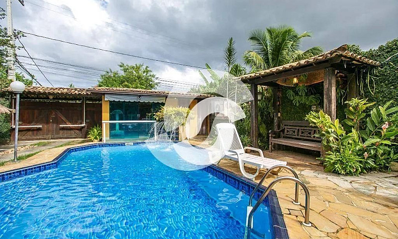 Casa Com 4 Dormitóri...