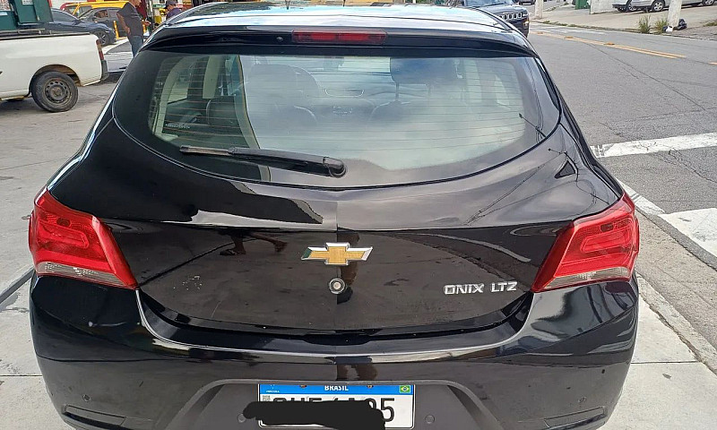 Chevrolet Onix Hatch...