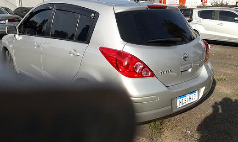 Nissan Tiida 2011 1....