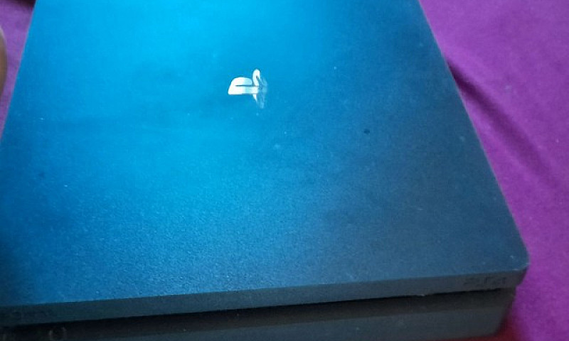 Vendo Playstation 4...