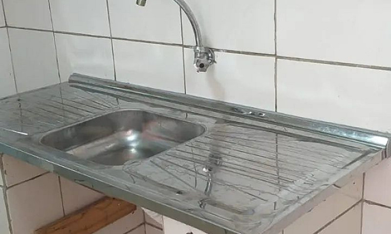 Aluga-Se Casa Quarto...