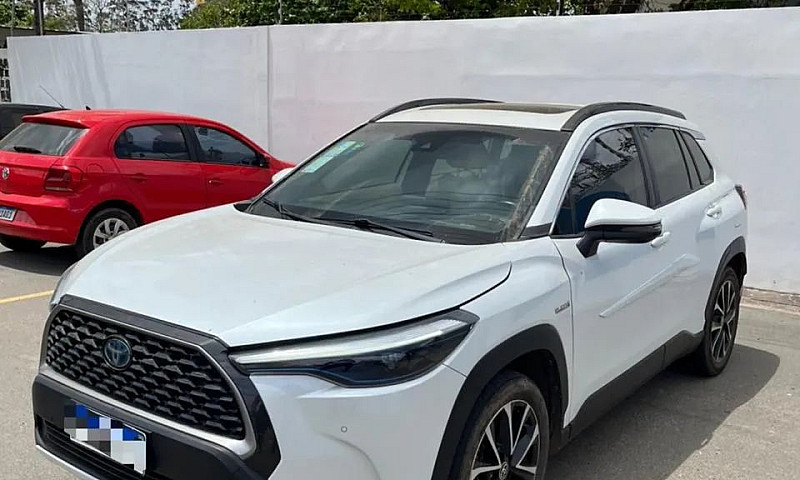 Toyota Corolla Cross...