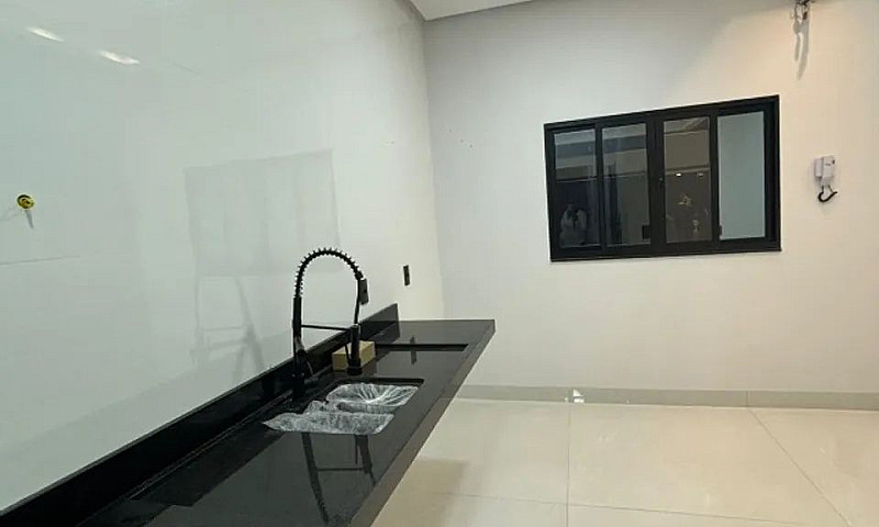 Vende-Se Casa De Alt...