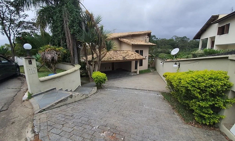 Casa Com 4 Dormitóri...