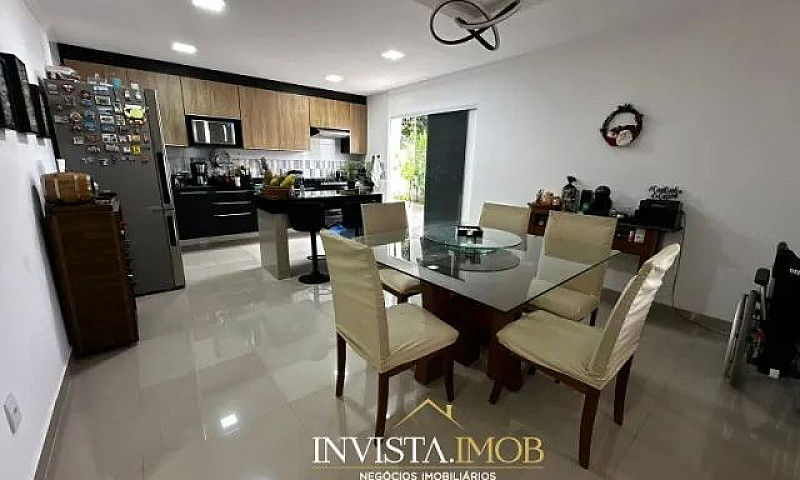 Casa Com 4 Dormitóri...