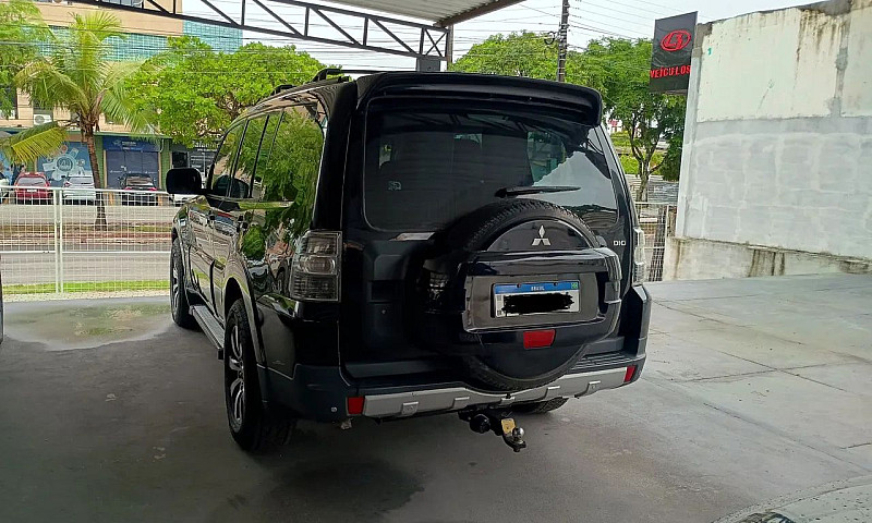 Mitsubishi Pajero Fu...