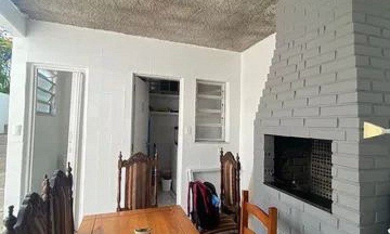 Alugo Quarto Feminin...
